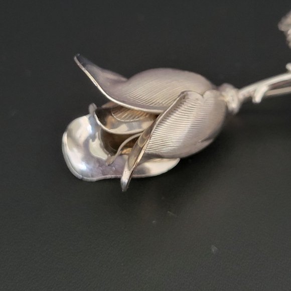 Silver Tone Womens 3D Rose Brooch Pin Leaves Thorns Signed Lee 3 in Length - Picture 5 of 8